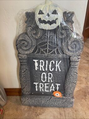 NWT Target HYDE & EEK tombstones